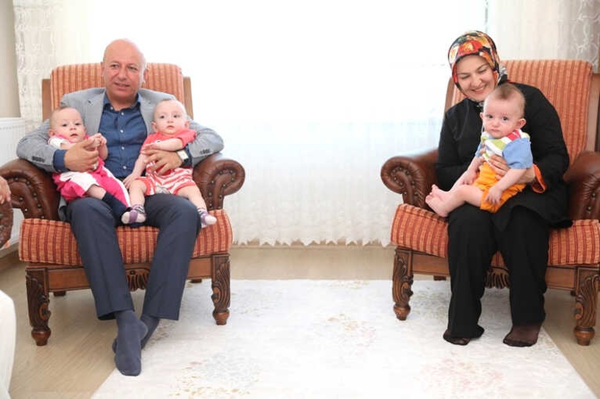 Başkan Çolakbayrakdar, "Yaptığımız Hizmetlerle Gönül Bağı Kuruyoruz"