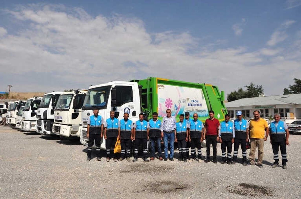 Belediye Ekipleri Temiz Bir Erciş İçin Sokaklarda