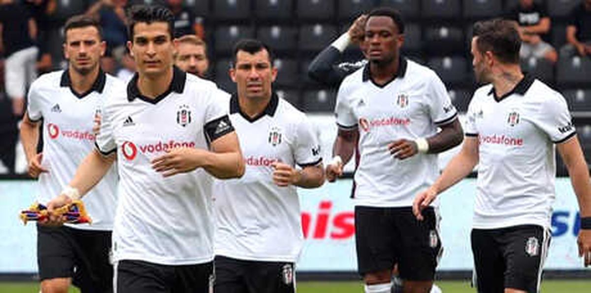 Beşiktaş Taraftarıyla Buluşuyor