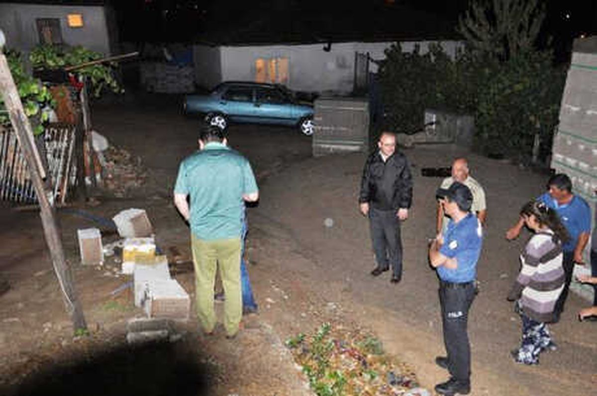 Üzerine Beton Direk Devrilen Minik Elanur Hayatını Kaybetti
