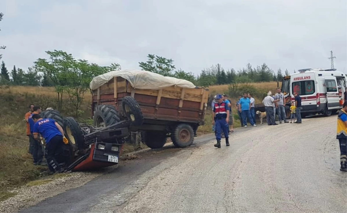 Bilecik\'te Traktör ile Otomobil Çarpıştı: 1 Ölü, 2 Yaralı