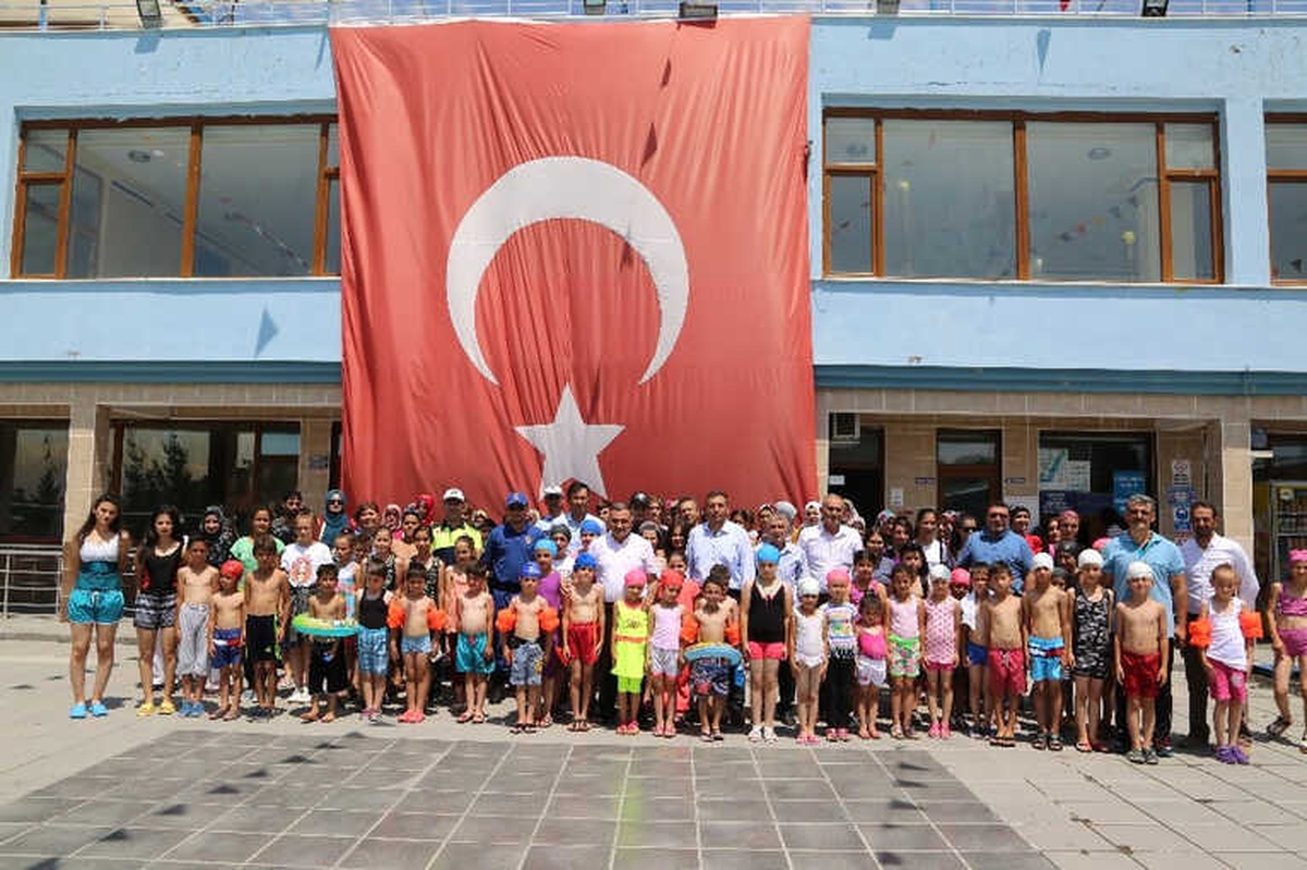 Develi\'de Çocuklar Aileleri ile Spor Yapıyor