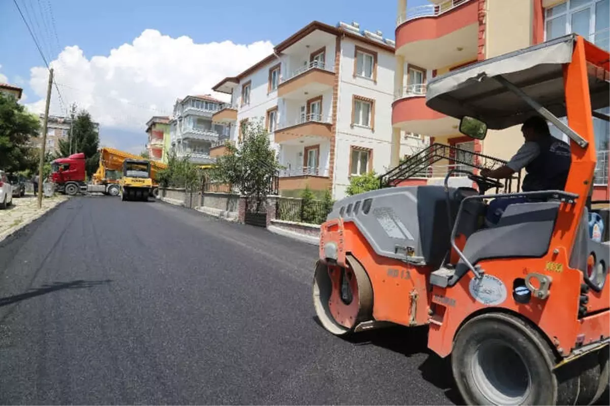 Develi Yeni Mahallede Sıcak Asfalt Çalışması Başladı