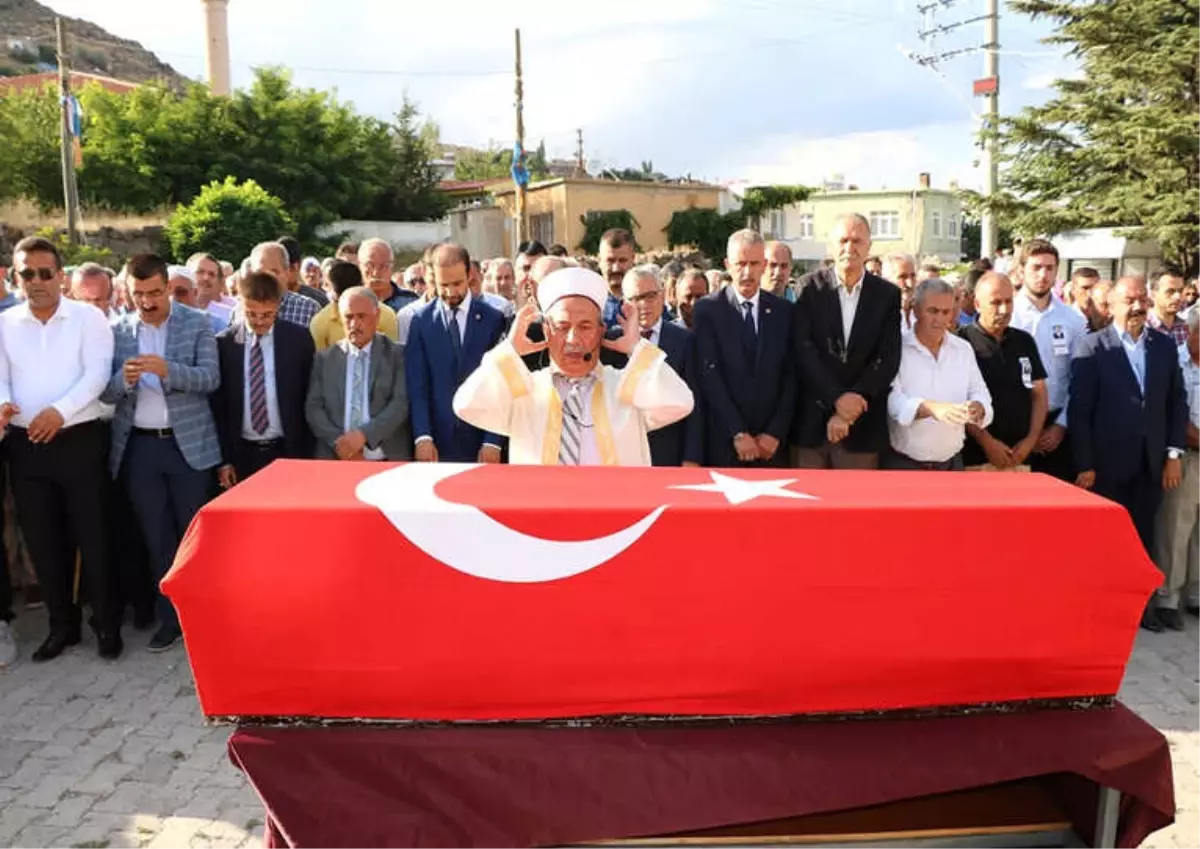 Eski Niğde Milletvekili İsmail Göksel Toprağa Verildi