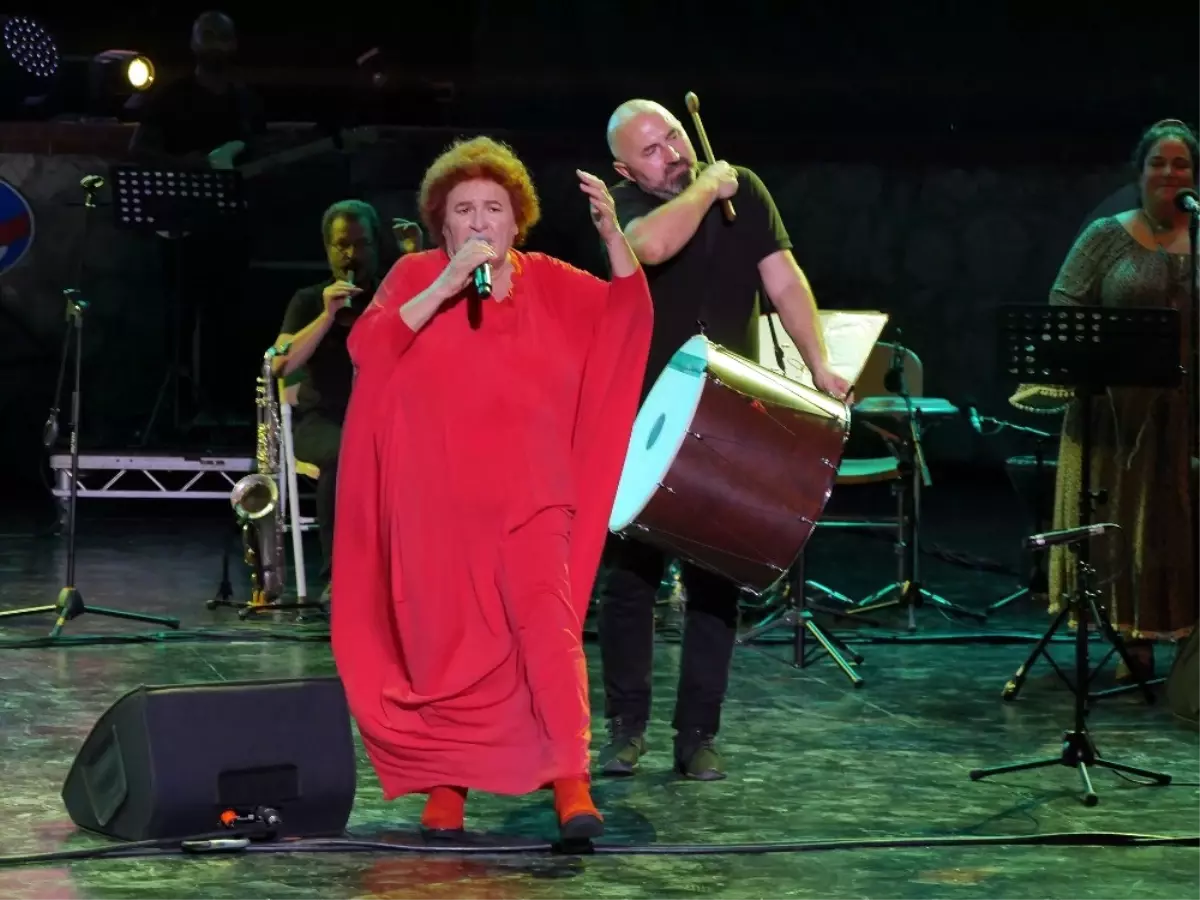 Festivalde Selda Bağcan Rüzgarı