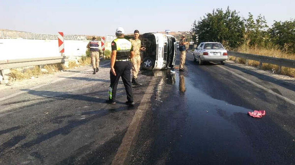 Gaziantep\'te İşçi Servisi Yan Yattı: 17 Yaralı