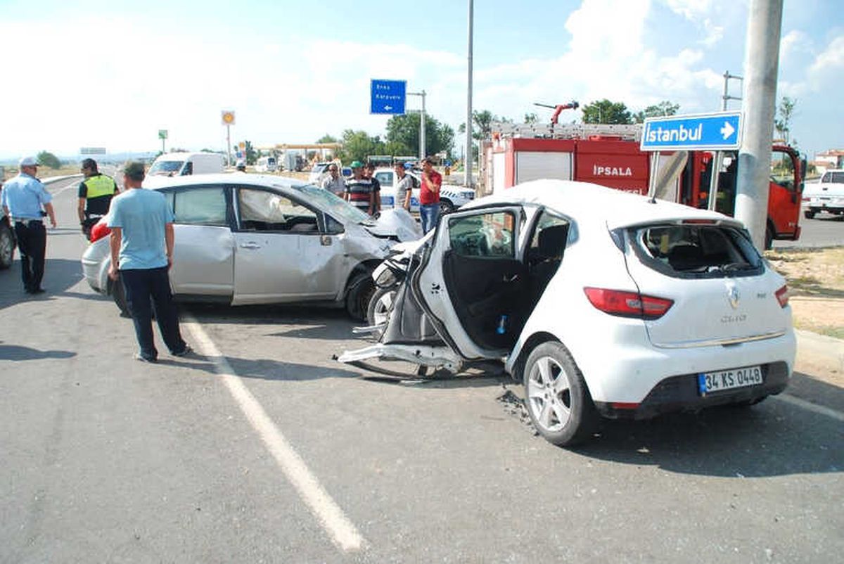 İpsala\'da Trafik Kazası: 4 Yaralı
