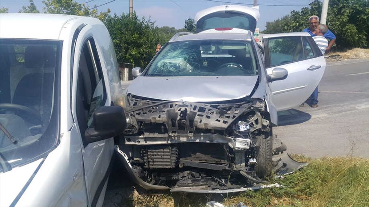 İzmir\'de Trafik Kazası: 8 Yaralı