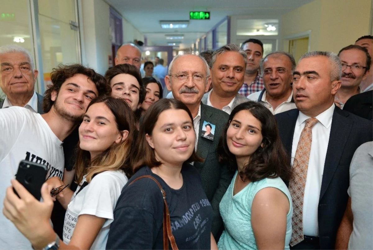 Kılıçdaroğlu, Murgem\'in Başarılı Gençlerini Kutladı