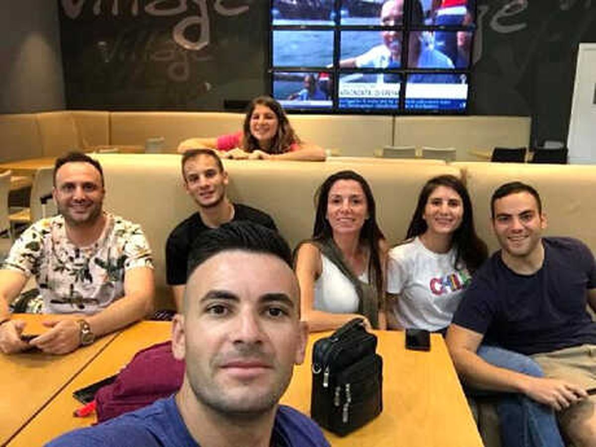KKTC\'de Bakan Çeler\'in Rum Havalimanından Uçması Tartışma Çıkardı
