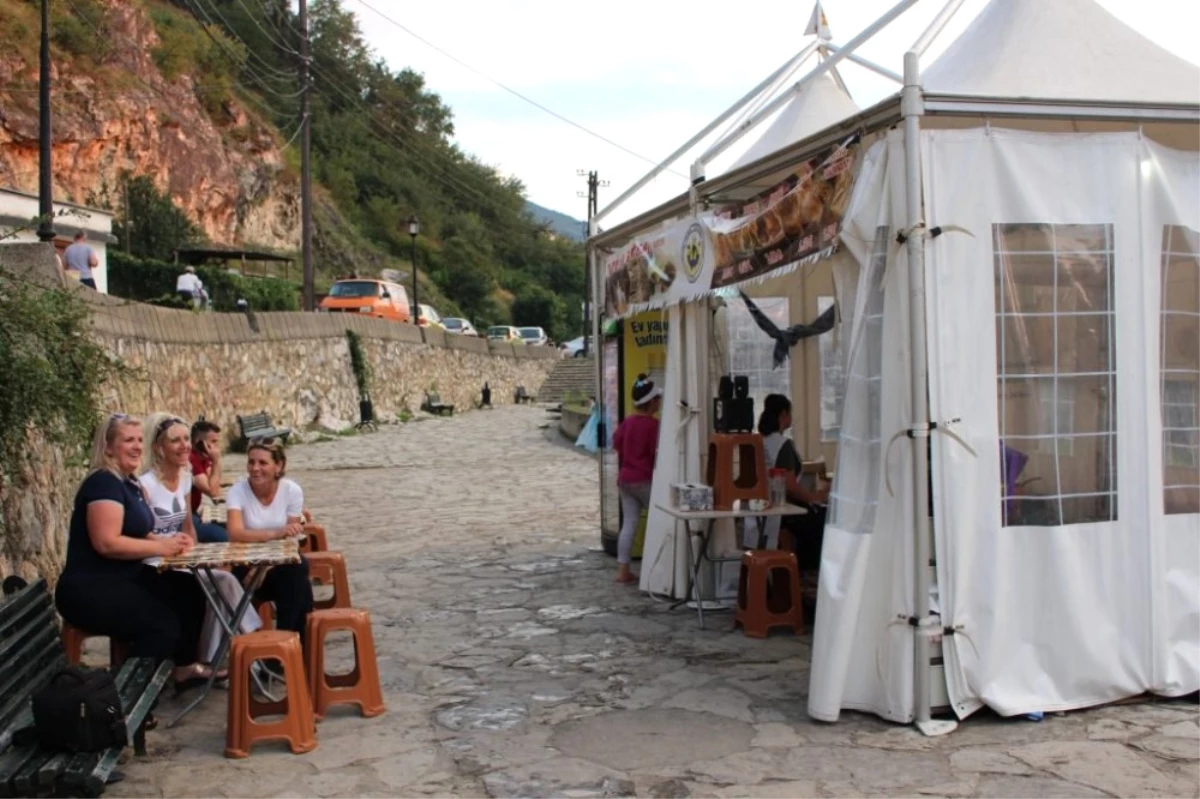 Kosovalı Kadınlarından Gözleme Çadırı Projesi