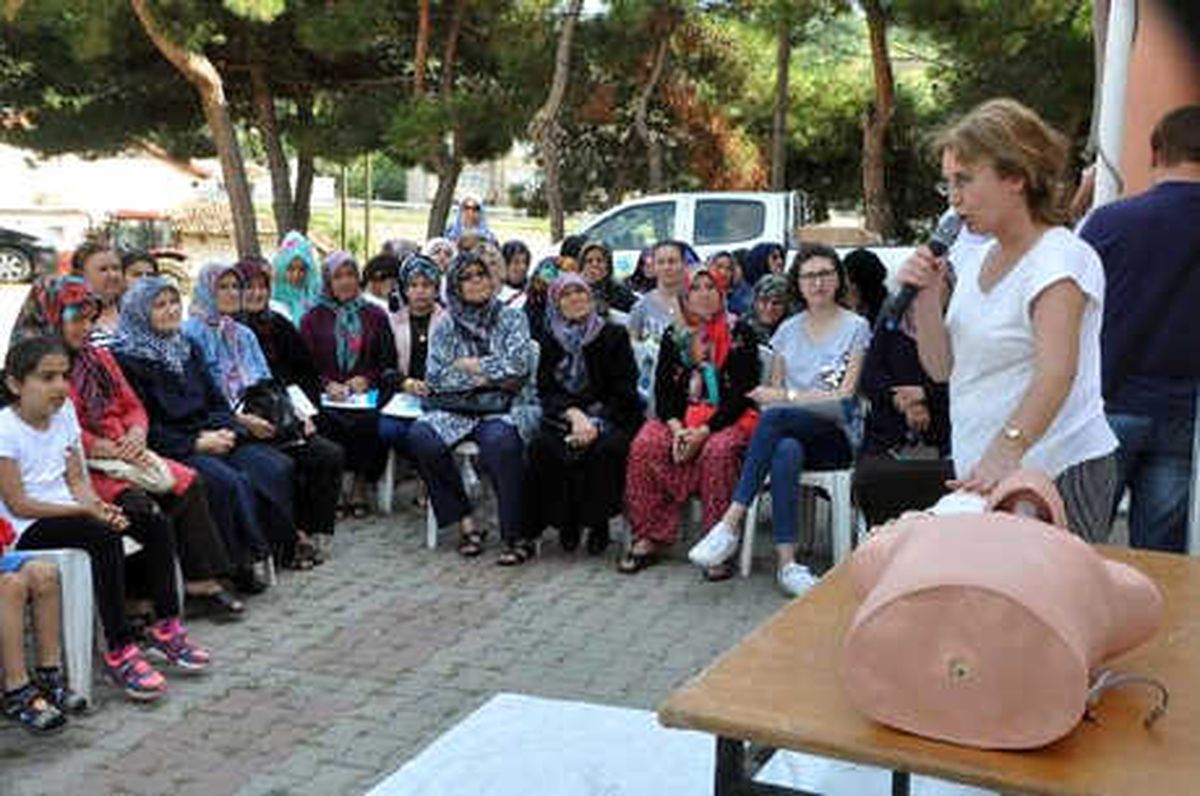 Köylü Kadınlara İlk Yardım Eğitimi