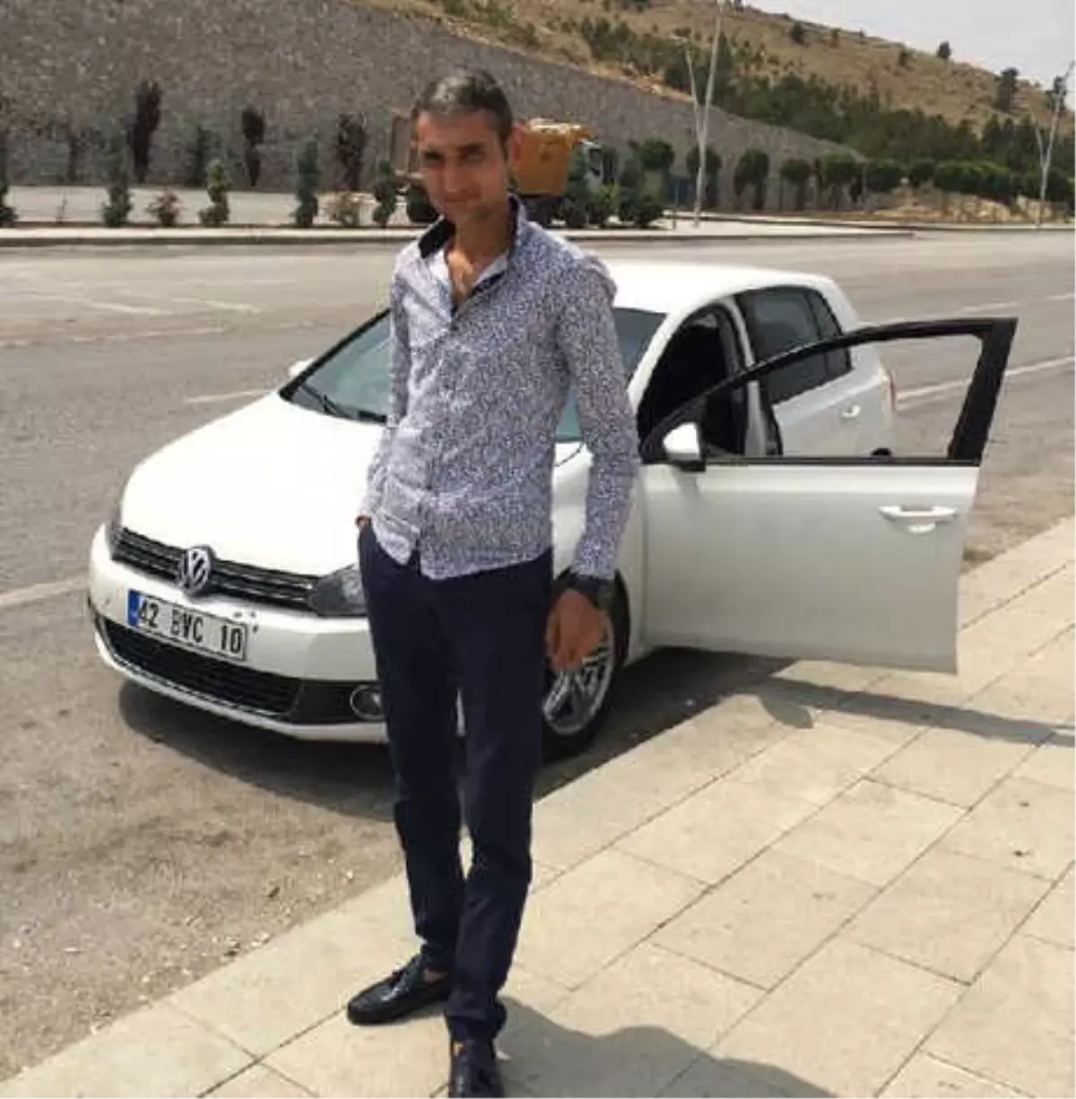 Refüje Çarpan Otomobilin Sürücüsü Öldü