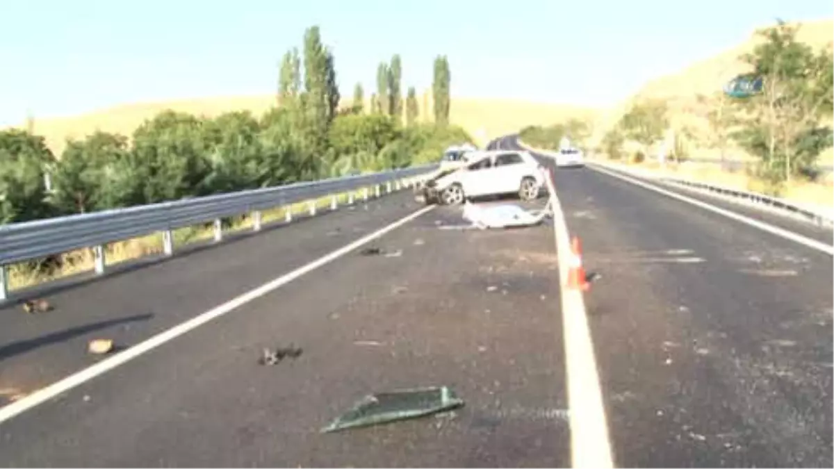 Refüje Çarparak Takla Atan Otomobil Sürücüsü Hayatını Kaybetti