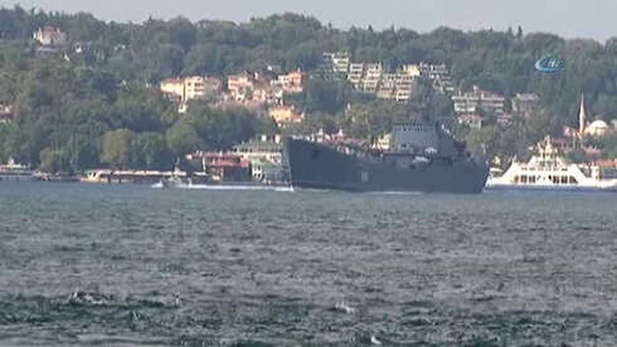 Rus Savaş Gemisi İstanbul Boğazı\'ndan Geçti