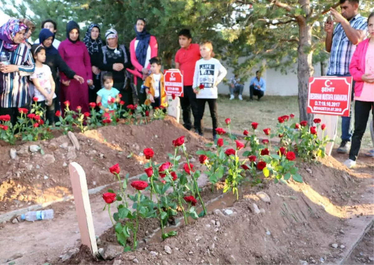 Şehit Anne ve Oğlu Yan Yana Toprağa Verildi