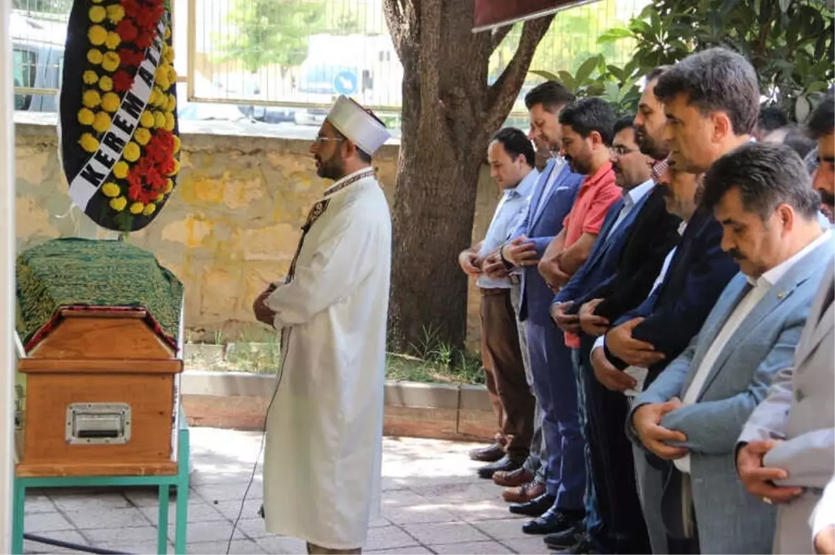 Seyitgazi Belediyesi Basın Sorumlusu Şahin\'in Babası Son Yolculuğuna Uğurlandı