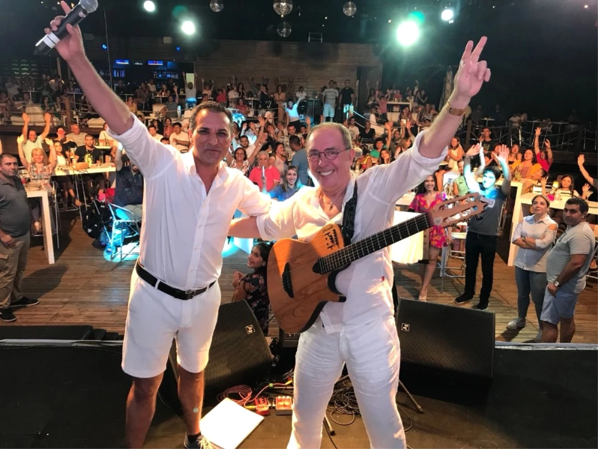 Sinan Erkoç Konserinde Rafet El Roman Sürprizi