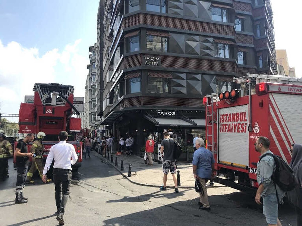 Taksim\'de Otel Yangını Korkuttu