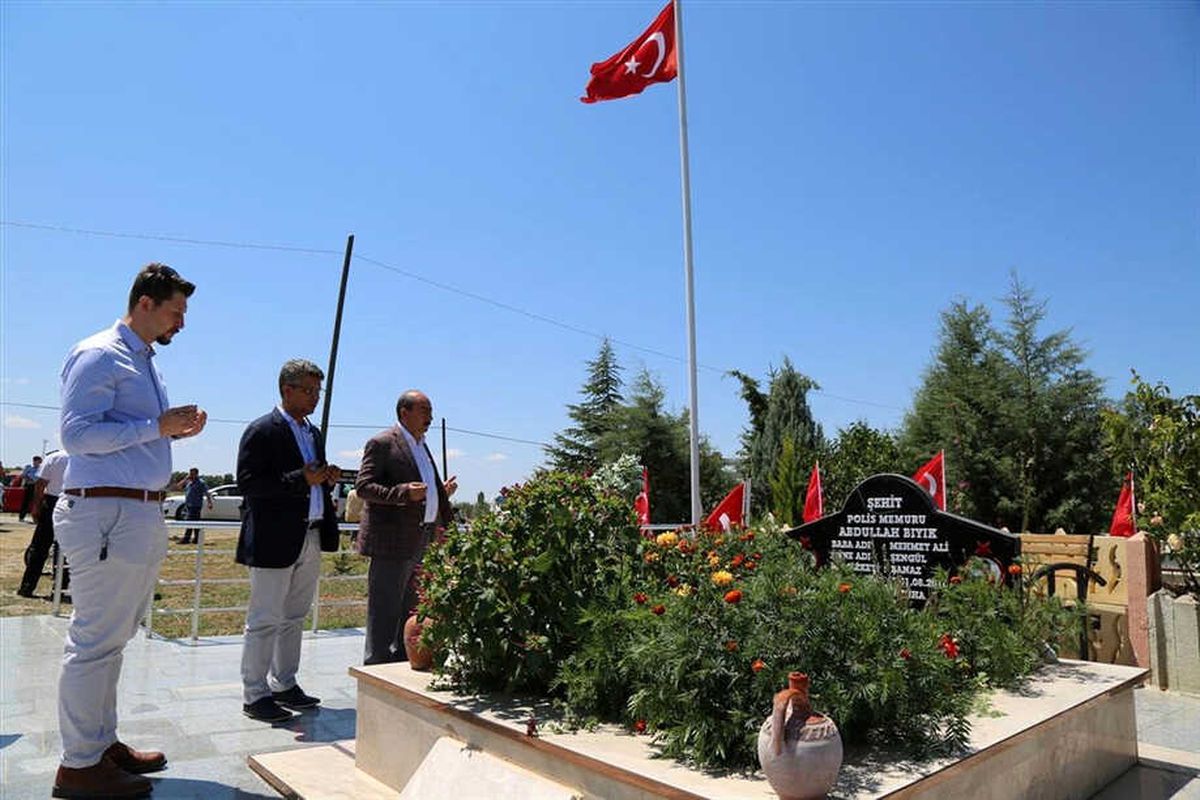 Uşaklı Şehit Mezarı Başında Anıldı