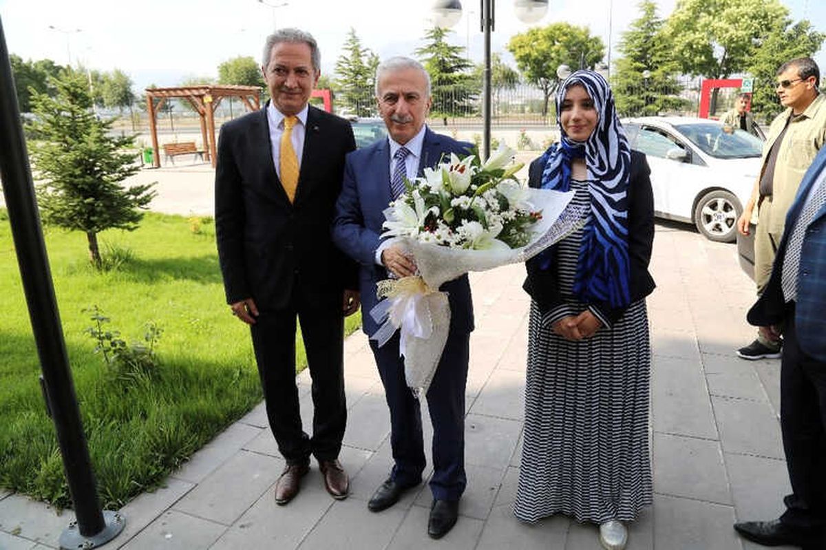 Vali Kamçı: "Her Türlü Eğitim Çalışmasında Milli Eğitim Müdürlüğü\'nün Yanındayız"