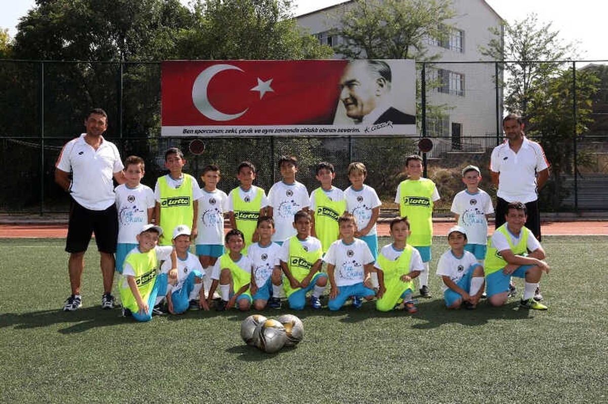 Yenimahalle\'de Futbol Yaz Okulu Devam Ediyor