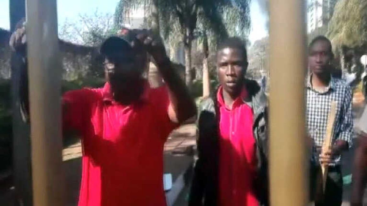 Zimbabve\'de Tansiyon Yükseliyor