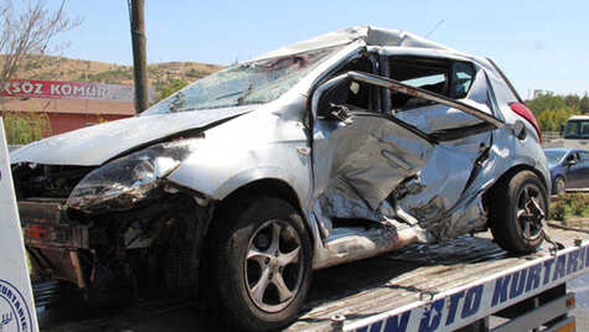 3 Gurbetçi Kaza Yaptı, 1\'i Ağır 6 Kişi Yaralandı