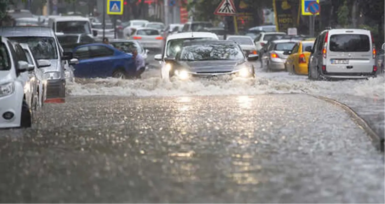 Akşam Saatlerinde Başlayan Sağanak Yağış Ankara\'da Hayatı Felç Etti