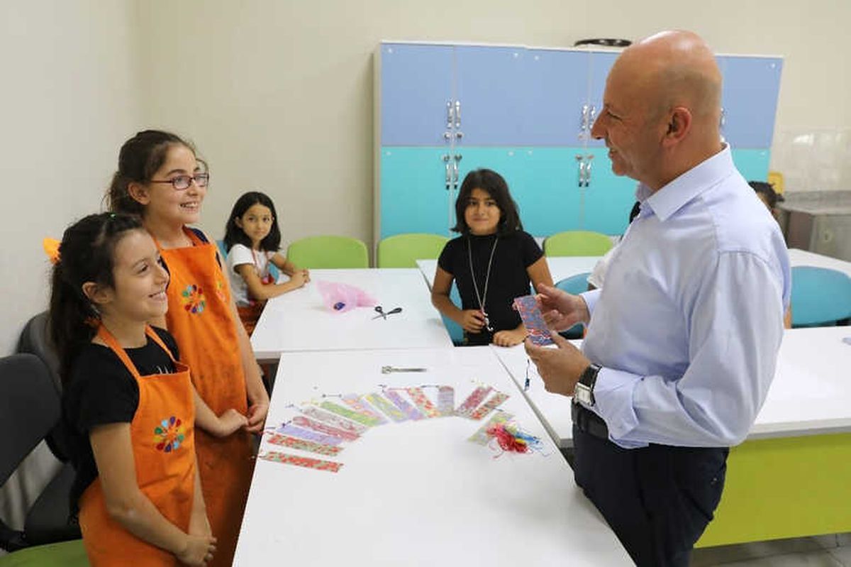Başkan Çolakbayrakdar, Kocasinan Akademi\'nin Öğrencilerini Ziyaret Etti