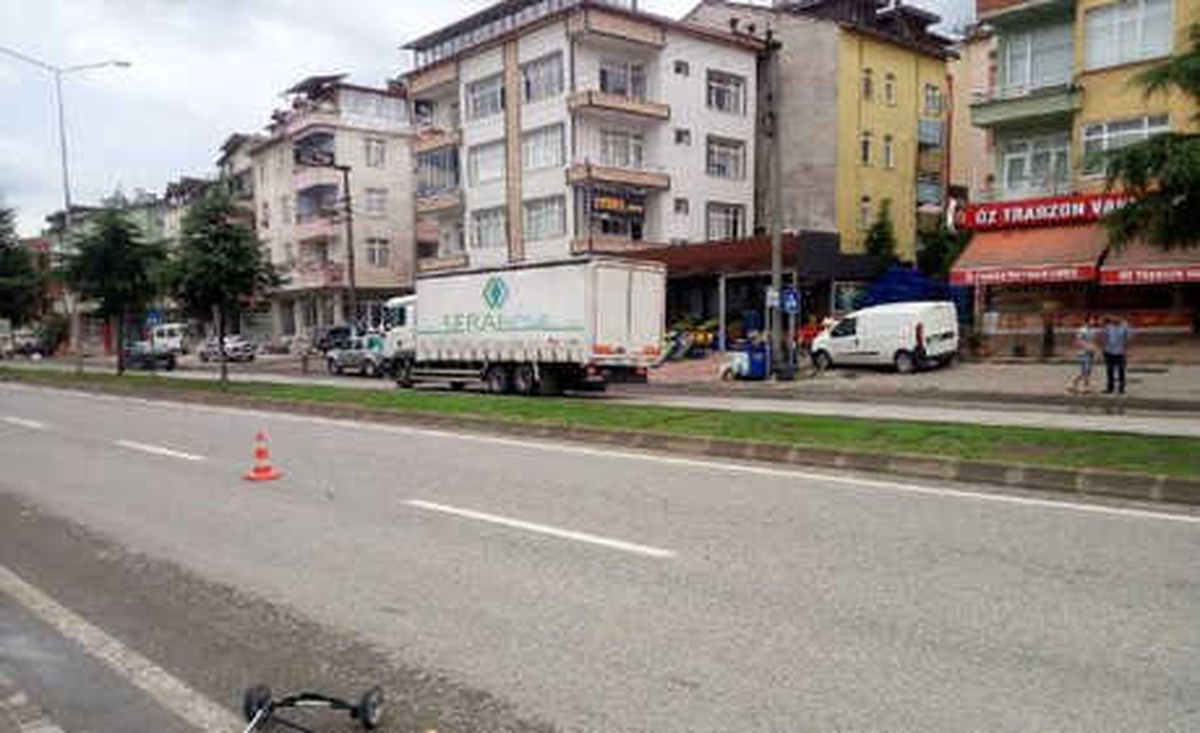 Bebek Arabasına Kamyonet Çarptı; Cemre Bebek Öldü, Ağabeyi Yaralı