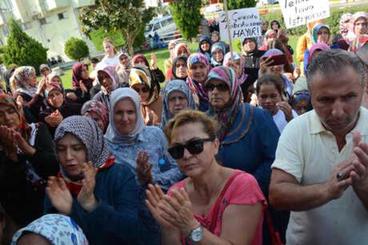 Bilecik\'te Çimento Fabrikasına Karpuzlu Tepki