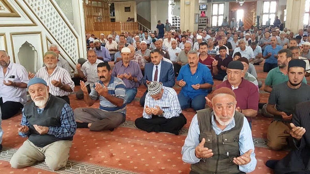 Develi\'de Aşık Seyrani İçin Mevlidi Şerif Okundu