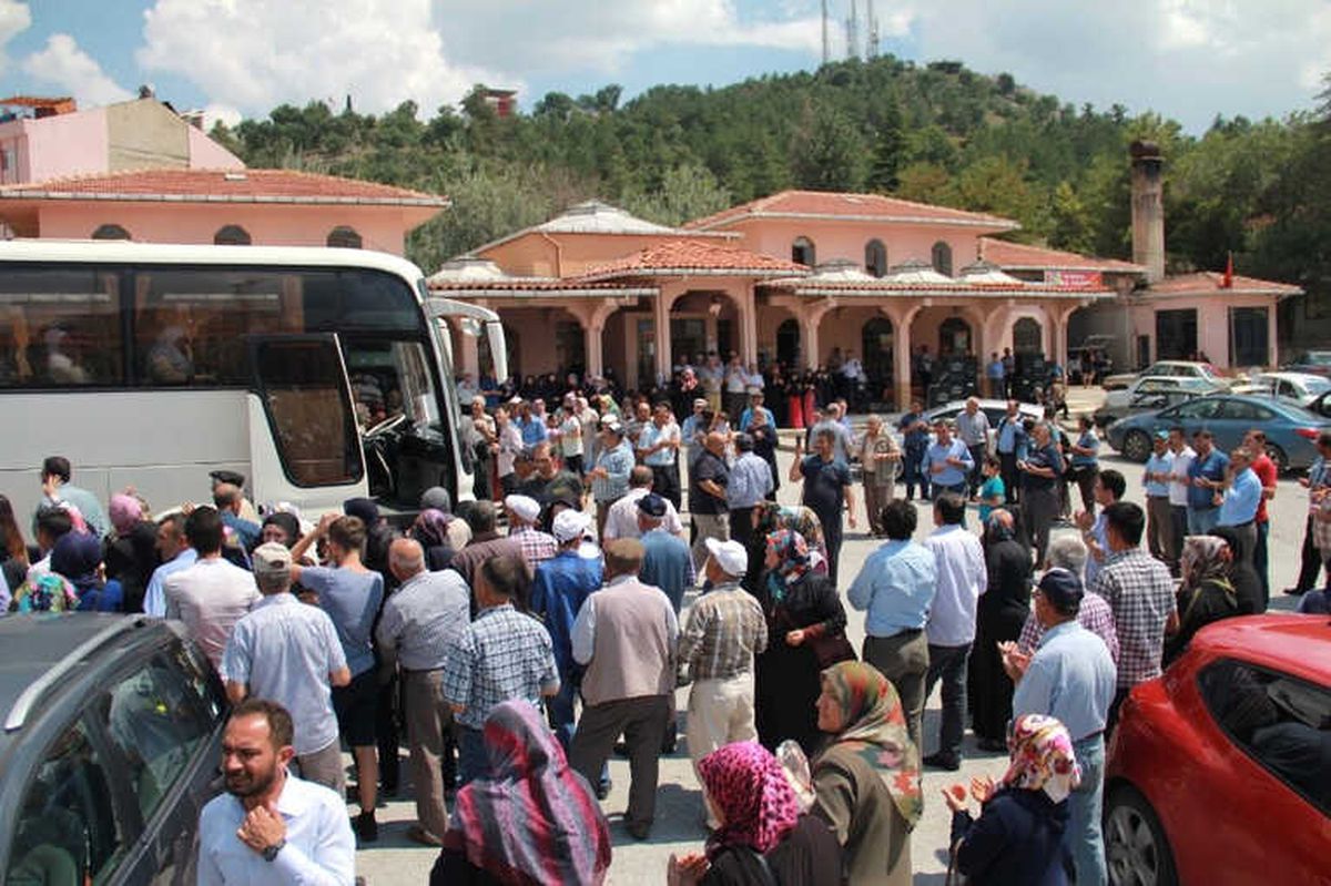 Emetli Hacılar Dualarla Uğurlandı