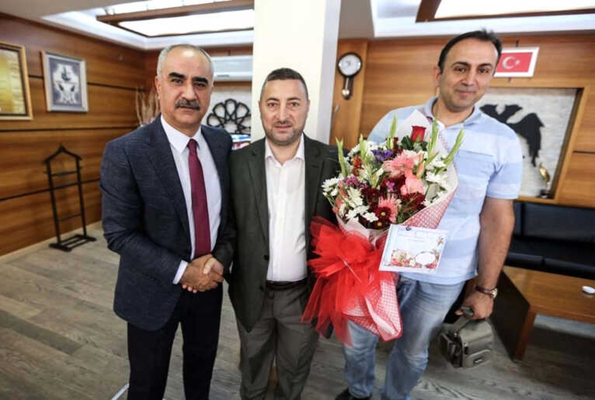 Gurbetçilerden \'Ay-yıldız\' Camisine Bağış