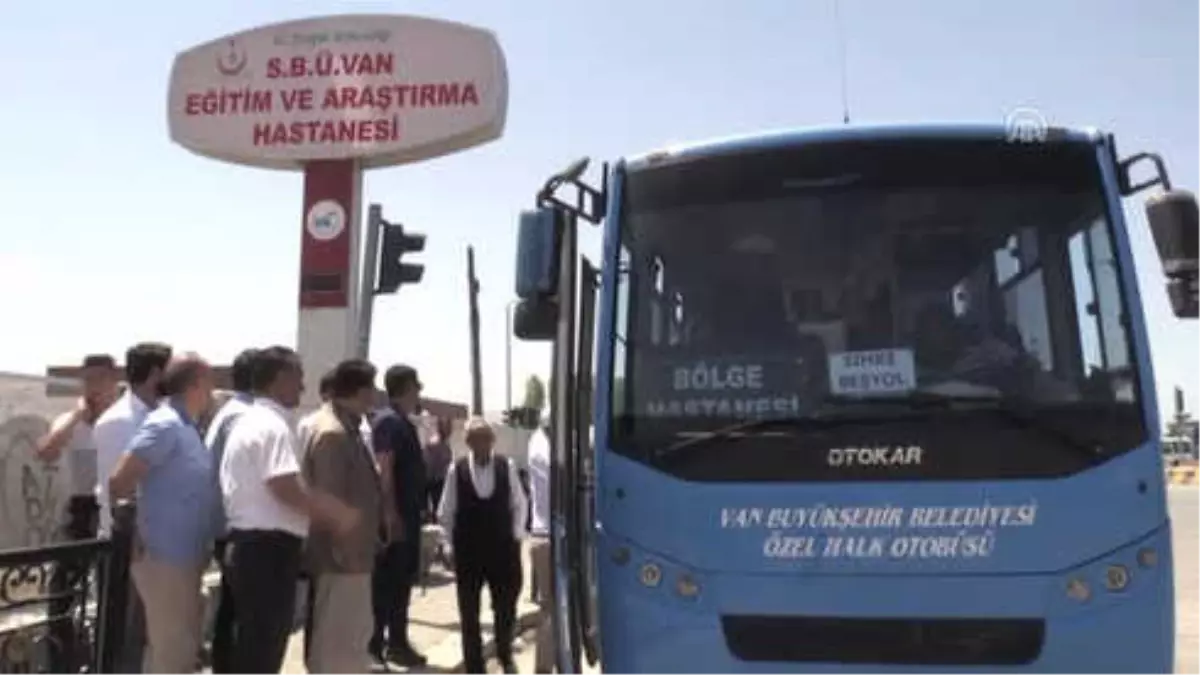 Halk Otobüslerinde Vatandaşların Sıkıntılarını Dinliyorlar