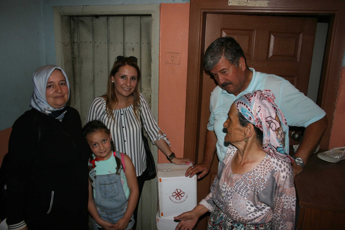Hayat Sağlık Vakfı Yüzleri Güldürmeye Devam Ediyor