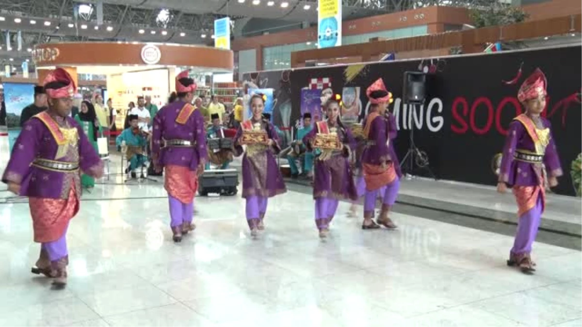 İsg, Malezyalı Melaka\'nın Dans Gösterisine Ev Sahipliği Yaptı