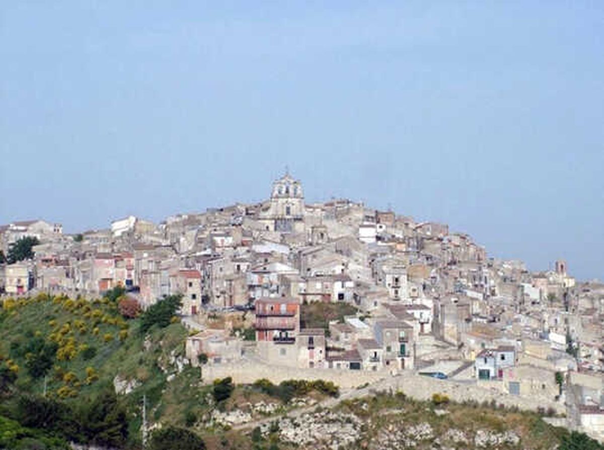 İtalya\'nın Mussomeli Kentinde Yazlık Evler 1 Euro
