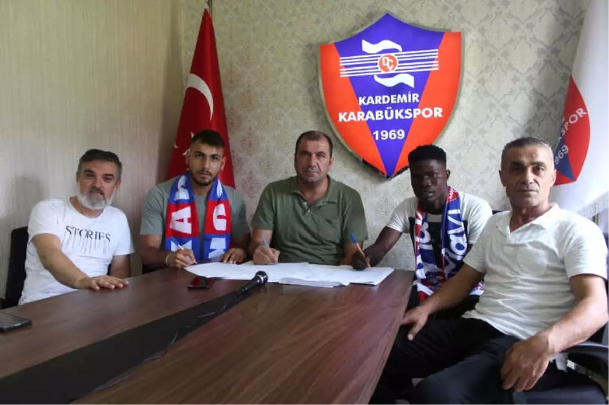 Karabükspor İki Genç Futbolcuyu Kadrosuna Kattı