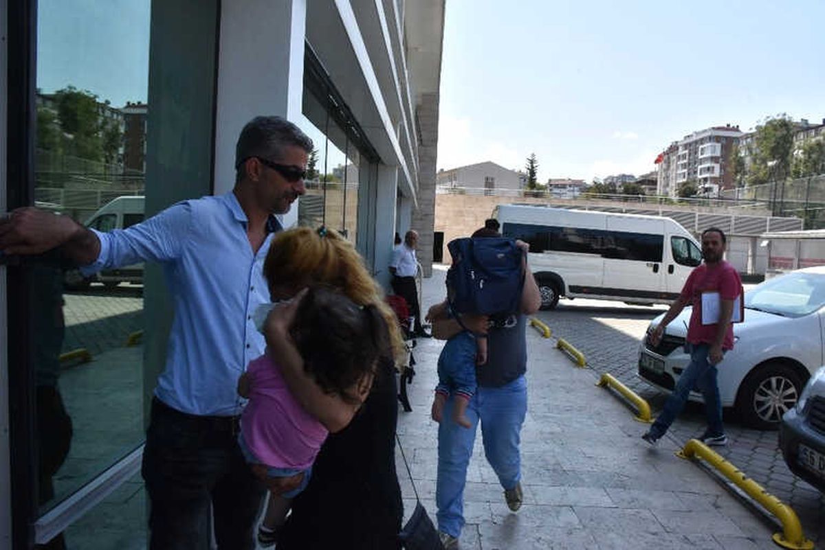 Kucağında Bebekleriyle Adliyeye Getirilen 2 Kadın Zanlı Tutuklandı