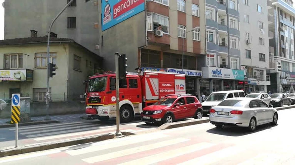 Kuru Temizlemecide Patlayan Elektrik Panosu Korkuttu
