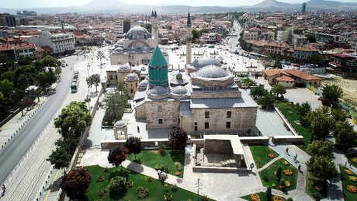 Mevlana Müzesi\'ne Çinli Turist Akını