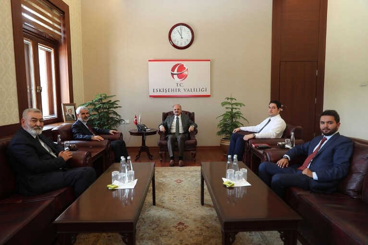 MHP Eskişehir Milletvekili Sazak\'tan Vali Çakacak\'a Ziyaret