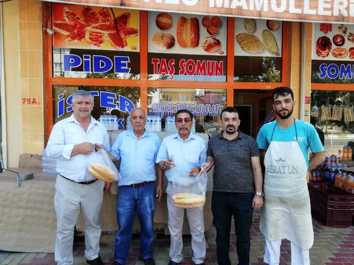 MHP Gölbaşı İlçe Teşkilatından "Askıda Ekmek" Projesine Destek