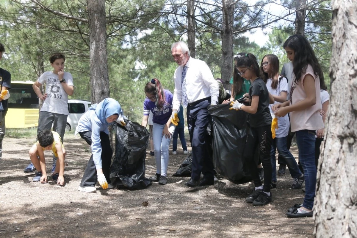 Öğrenciler, Farkındalık Oluşturmak İçin Çöp Topladı