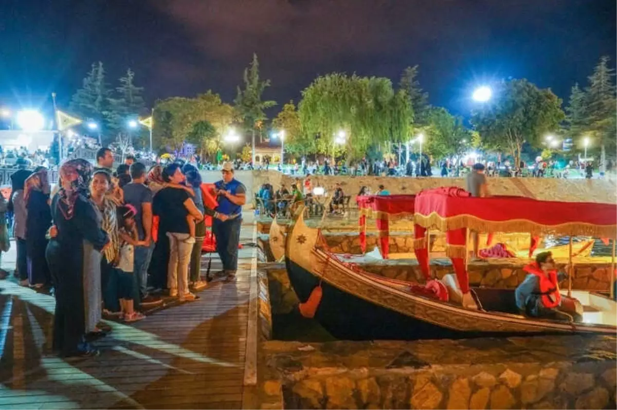 Yeşilırmak\'ta Osmanlı Kayıkları Yüzmeye Başladı