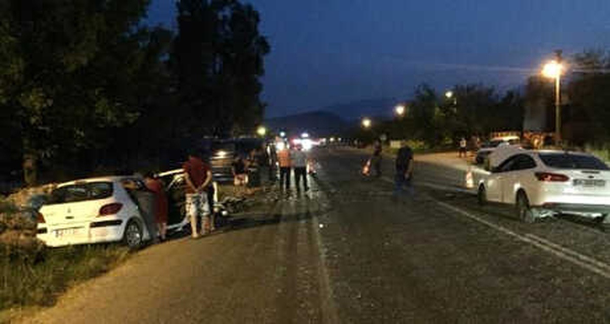 Seydikemer\'de İki Otomobil Çarpıştı: 1 Ölü, 2 Yaralı