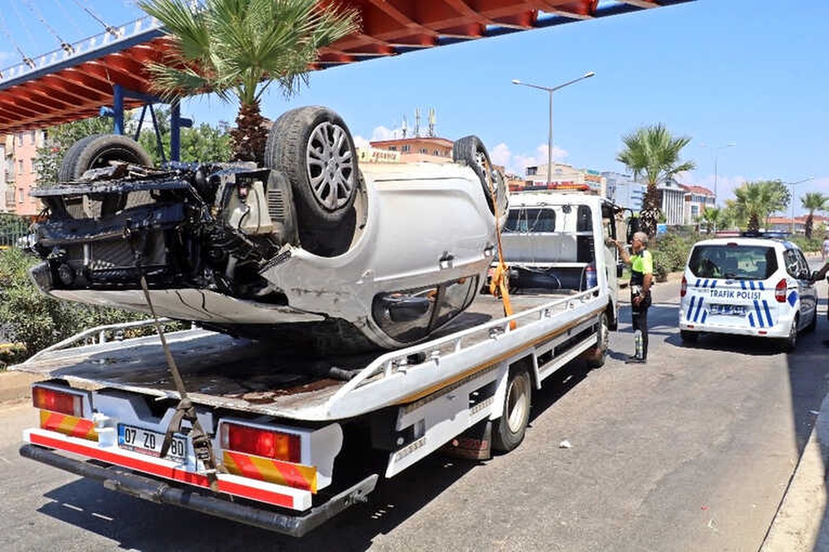 Takla Attığı Aracının Hurdaya Döndüğünü Gören Sürücü Gözyaşlarına Boğuldu