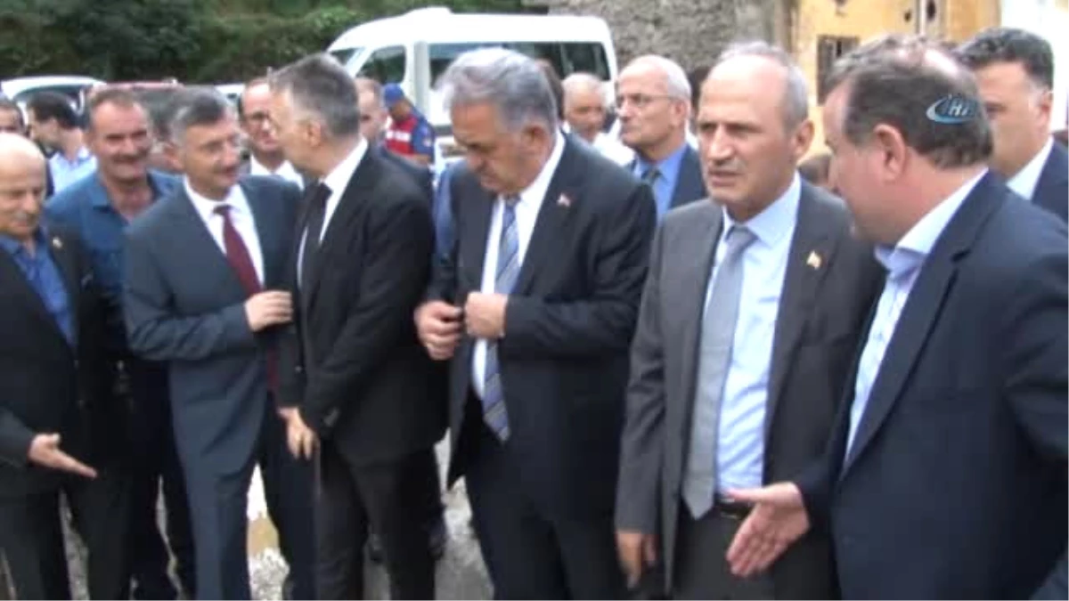 Ulaştırma ve Alt Yapı Bakanı Turhan Rize\'de Sel Bölgesinde İncelemelerde Bulundu